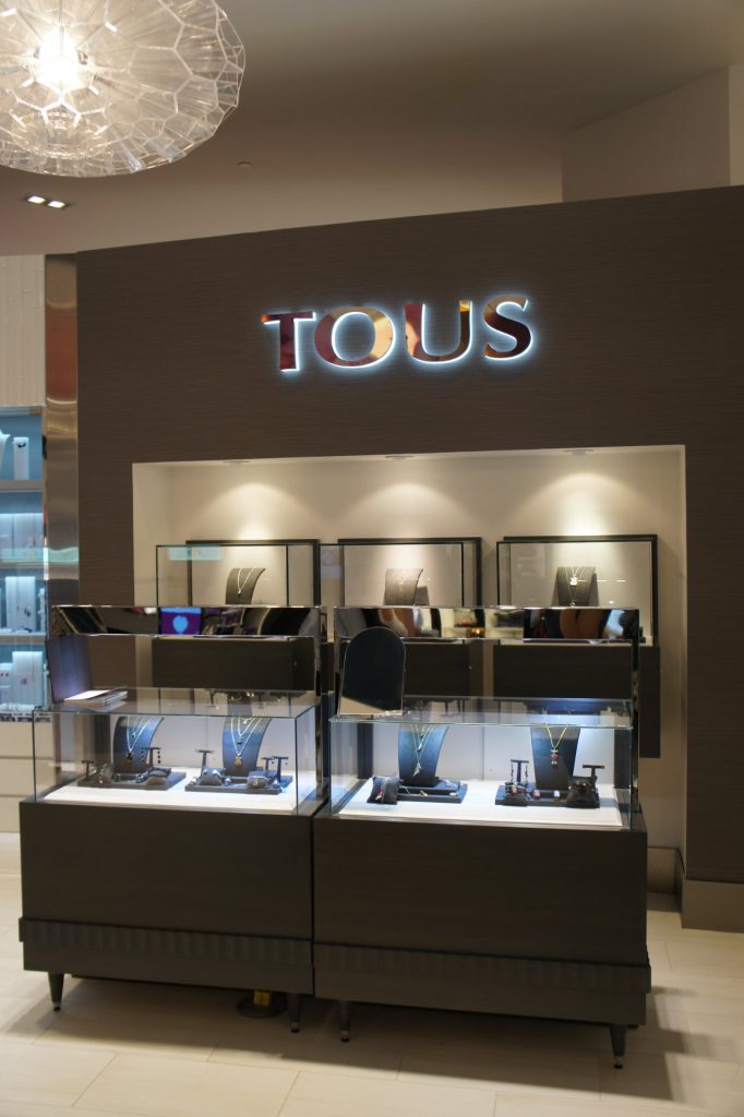 Tous display cases and shelves by JNR Millwork